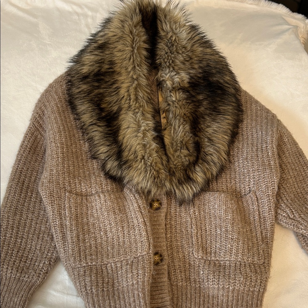 Zara Oversized Taupe Ribbed V-Neck Cardigan + Bonus separate Faux fur shawl - Picture 3 of 14